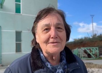 Njihuni me Verën nga Delvina, gruaja që nisi mes plumbave të ’97 biznesin e bimëve medicinale (VIDEO)