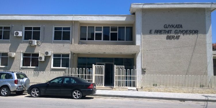 U akuzuan për për*unimin e një vajze të mitur, gjykata liron dy të rinjtë (Emrat)