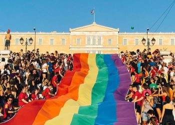 Greqia ka gati ligjin për të lejuar martesat mes personave me të njëjtën gjini, Kisha e kundërshton