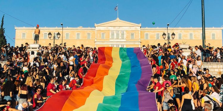 Greqia ka gati ligjin për të lejuar martesat mes personave me të njëjtën gjini, Kisha e kundërshton