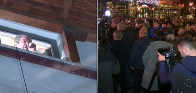 Berisha nga dritarja e apartamentit: S’ju kam folur këto ditë se kam qenë me grip, por nuk do e bëj më vaksinën e imponuar nga pushteti