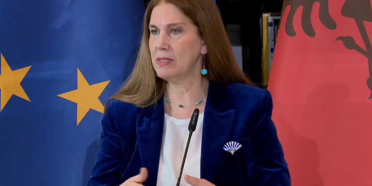 Kumbaro: Turizmi, ka qenë ambasadori ynë më i mirë. Erdhën pushues nga e gjithë bota