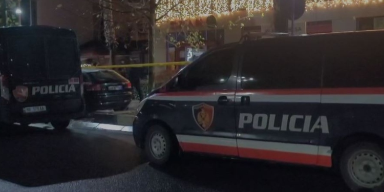 Vrasja mafioze në Vlorë, policia gjen makinën e djegur të autorëve