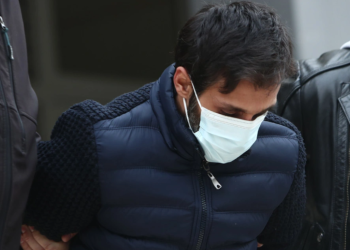 Flet nëna e grekut që vrau gruan shqiptare: Djali im të rrëfejë krimin. Ndihem keq, dua të di nëse kam lindur një përbindësh