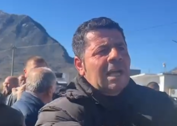 “Me pula nga Brazili do e zhvillojnë turizmin këta…”, blegtorët e jugut në protestë: Mobiloni zyrat me paratë që jep Evropa për ne (VIDEO)