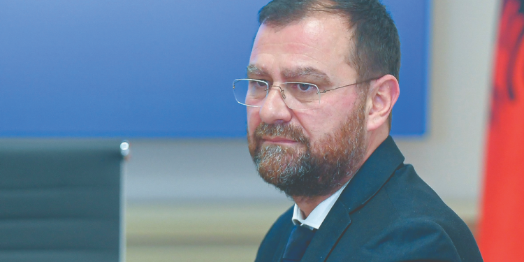 Ikën drejtori i KESH, pritet emërimi në një institucion tjetër