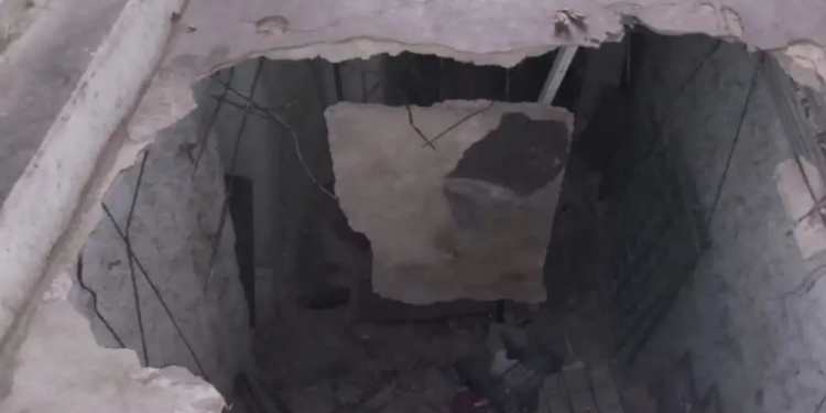 E frikshme në Selanik/ Toka u hap dhe përpiu dy të rinj në qendër të qytetit