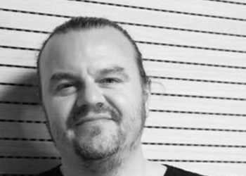 Aktori i humorit: Dikur vendosja semaforë në Astir, puna është nder!