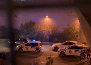 VIDEO/ Kris arma në Tiranë, kush është i riu që mbeti i plagosur (Emri)