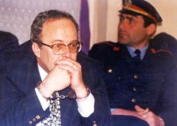 “Ato hiqeshin sikur ishin kunatat e Fatosit, unë si kushërira…”, arrestimi i Fatos Nanos i rrëfyer nga ish-sekretarja personale