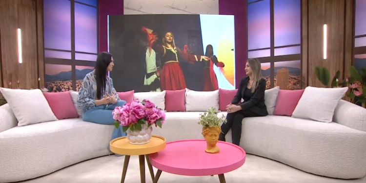 Ekselente në shkollë, 19 vjeçarja bëhet simbol i valleve shqiptare në Turqi (VIDEO)