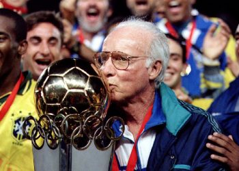 Futbolli në zi, shuhet legjenda e Brazilit