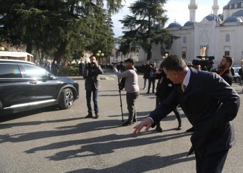 Flamur Noka kërcënon: Socialistët të ruhen, do t’i sulmojmë edhe nëpër shtëpitë e tyre