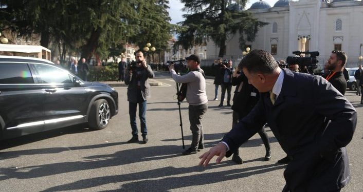 Flamur Noka kërcënon: Socialistët të ruhen, do t’i sulmojmë edhe nëpër shtëpitë e tyre