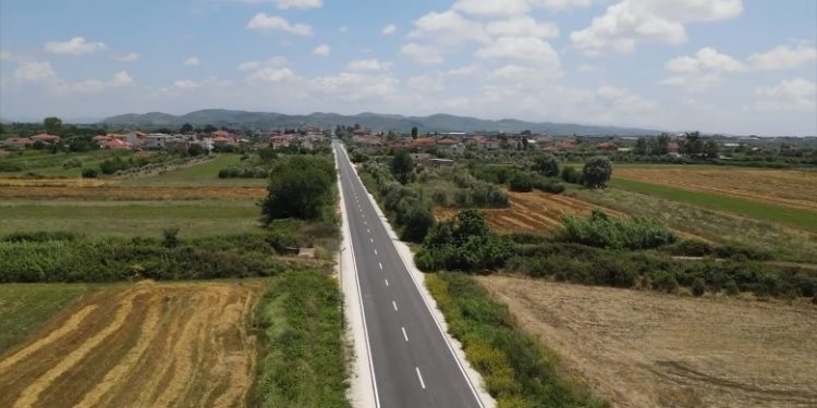 Punimet, devijohet trafiku në rrugën Levan-Vlorë