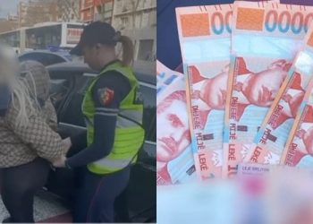 Gruaja bionde me makinë luksoze iu mbush duart me lekë policëve, arrestohet menjëherë (VIDEO)