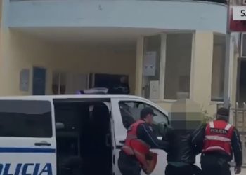 Arrestohet i riu në Sarandë, fshihte në banesë kallashnikov dhe municion luftarak