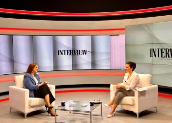 Ç’do t’i thoje sot Mirelës 20 vjeç? Ministrja: Bravo të qoftë! Rrëfimi i pazakontë i Mirela Kumbaros për jetën e saj (VIDEO)