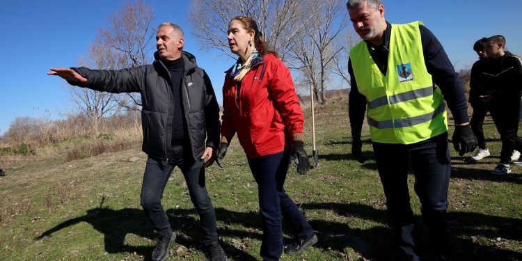 Kumbaro në Vjosë, 1500 fidanë për pyllëzimin e zonës dhe mbrojtjen lumore