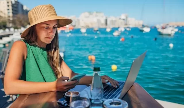 Nomad Dixhital: Si të bësh një jetë “endacake” duke punuar