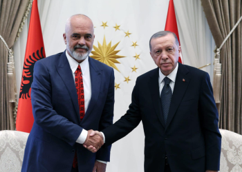 Rama fluturon në Turqi, Erdogan e pret në takim