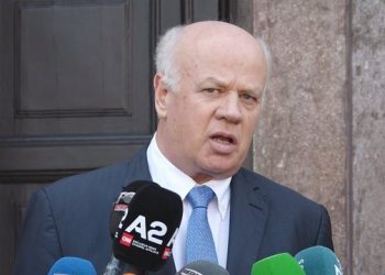 "Shqipëria s’duhet të shkojë në Hagë për çështjen e detit me Greqinë. SHBA të negociojë dialogun"