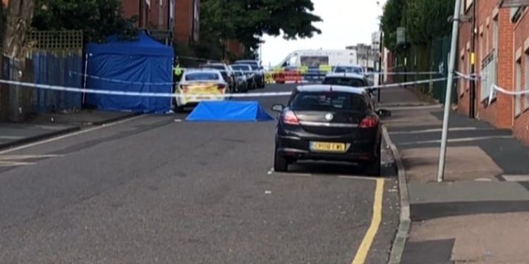 Shqiptari vret me thikë bashkatdhetarin në Londër, arrestohet 21-vjeçari