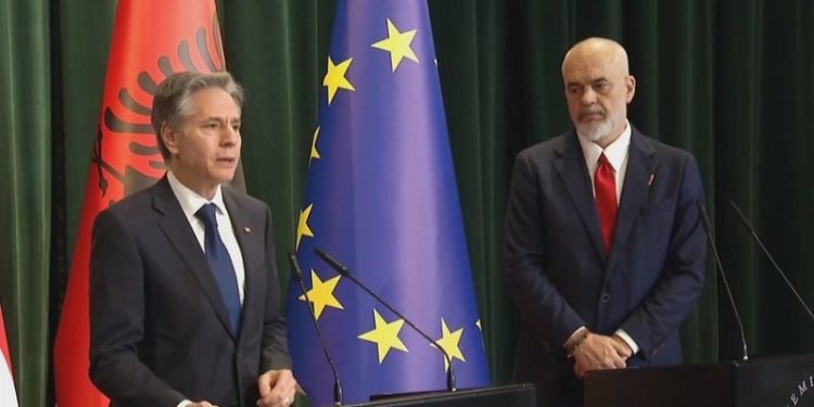 Blinken: Muajin e ardhshëm përurohet baza e NATO-s në Kuçovë