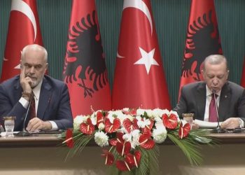 Erdogan i përsërit kërkesën Ramës: Largoni njerëzit e Gulen nga Shqipëria