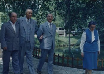 Fjalët e fundit të Hysni Kapos dhe vdekja misterioze e ish-ministrit, akuzat e bashkëshortes: Ç’ndodhi gjatë vizitës së Ramiz Alisë në spitalin në Paris