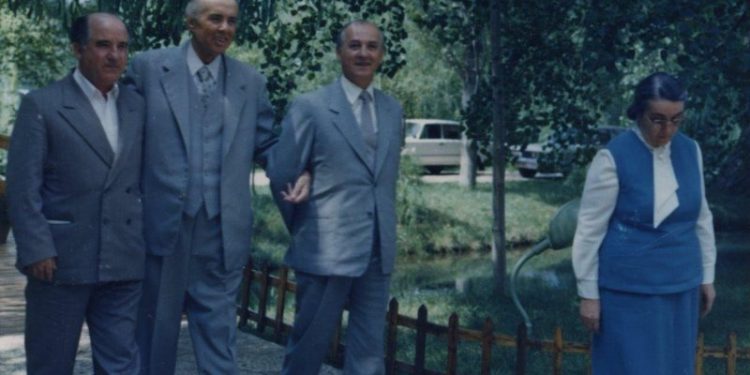 Fjalët e fundit të Hysni Kapos dhe vdekja misterioze e ish-ministrit, akuzat e bashkëshortes: Ç’ndodhi gjatë vizitës së Ramiz Alisë në spitalin në Paris