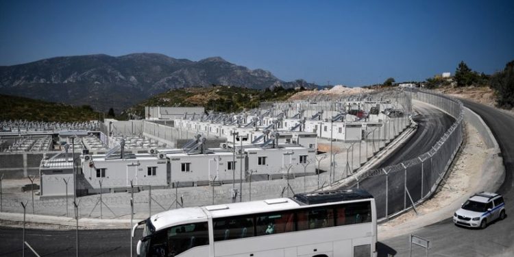 Të pathënat e tmerrshme të ishullit grek Samos, çfarë ndodh me emigrantët që mbërrijnë në kamp