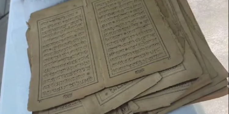 Restaurimi i një Kurani 100-vjeçar në Shqipëri (VIDEO)