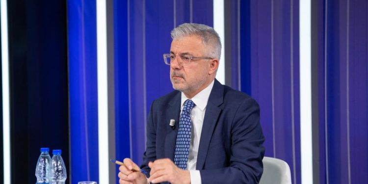 Shumica e biznesmenëve shqiptarë janë kriminelë të dënuar jashtë, përfitojnë edhe fonde publike