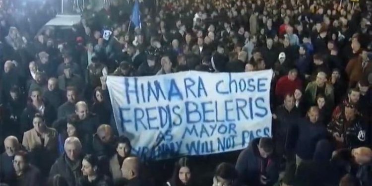 Protesta greke e Sali Berishës!