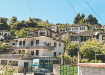 Ndërtuan pa leje në “Dunavat”, 5 persona nën hetim nga policia në Gjirokastër