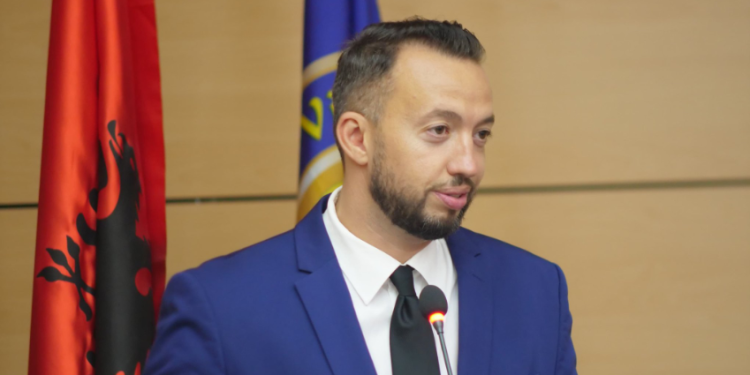 “O me mua, ose armik…”, Arbër Hitaj: Kjo klasë politike me terma sovjetike është në grahmat e fundit