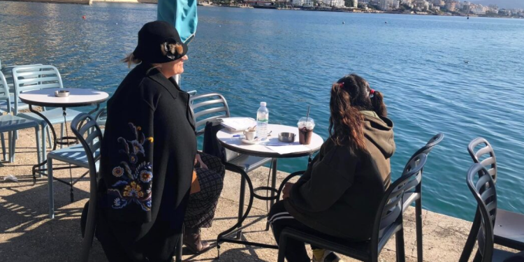 Historia e trishtë e Esmeraldës nga Saranda, shkon për të lypur në tavolinën e deputetes