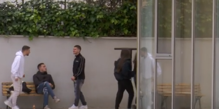 Alarmi për drogën në shkolla, ekspertët: Nxënësit e provojnë nga kurioziteti (VIDEO)