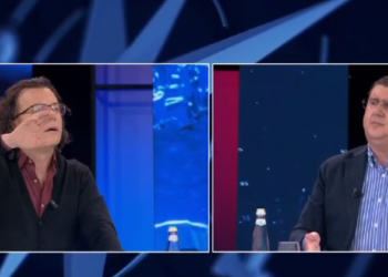 “Motra jeni ju që shisni sumën në OMONIA”, Laert Vasili i hedh ujë në studio njeriut të Fredi Belerit (VIDEO)