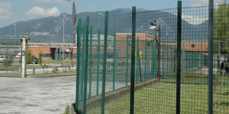 E rëndë në Itali/ Shqiptari i jep fund jetës në burg