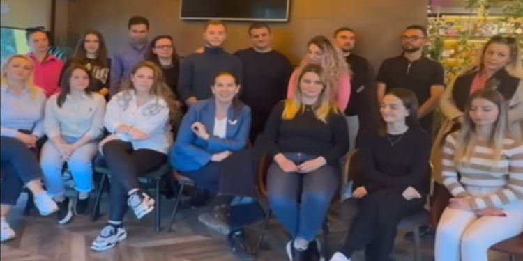 Mirela Kumbaro prezanton fytyrat e reja të PS në Gjirokastër: Iu bashkuan vizionit Shqipëria 2030. Do të jemi shumë më tepër herës tjetër (VIDEO)