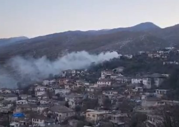 Djegia e shtëpive në Gjirokastër, municionet e ’97 rrezikuan zjarrfikësit