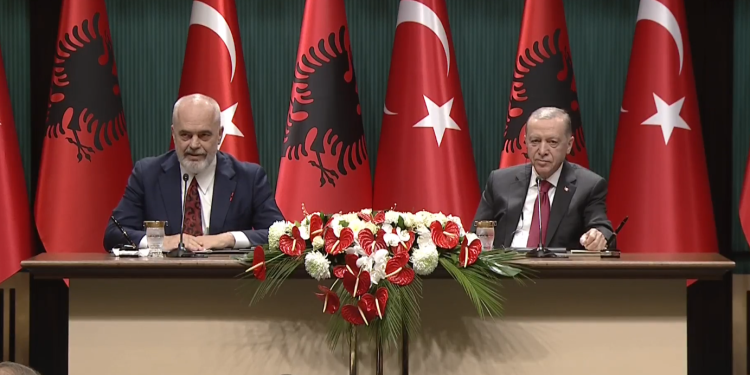 Zbardhen marrëveshjet Shqipëri-Turqi, ministrat nënshkruajnë në prani të Ramës dhe Erdogan