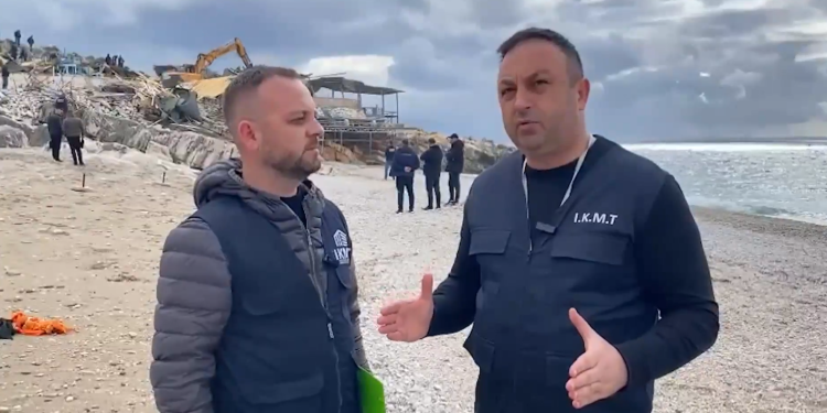 IKMT zbarkon në bregdet, çlirohet nga zaptimet plazhi i Lukovës (VIDEO)