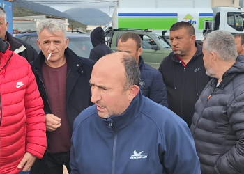 Blegtorët e jugut dalin sërish në protestë, mblidhen në Sarandë: Presim përgjigje për kërkesat tona (VIDEO)