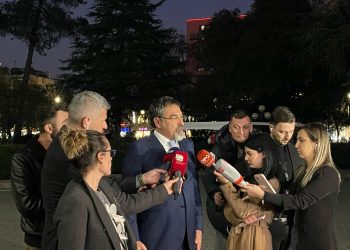 Tensionet në Kuvend/ Çuçi: Teatër kukullash. Nëse vazhdojnë kështu, do të kërkojmë përjashtimin e tyre