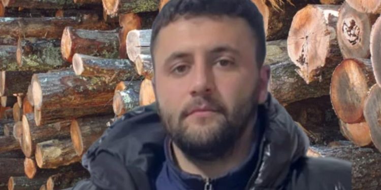 “Ishte bërë i padurueshëm në familje”, ky është djali që ekzekutoi babain: I thashë çohu nga gjumi dhe e qëllova 4 herë