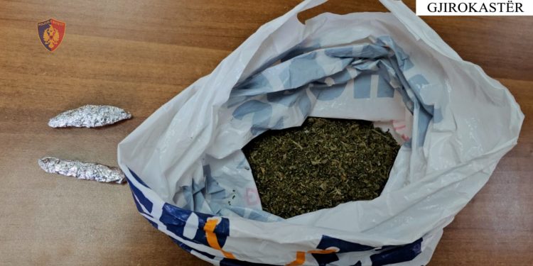 Shiste kanabis pranë shkollave, arrestohet 41-vjeçari në Gjirokastër
