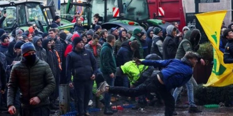 Protesta e fermerëve, e bllokuar pa afat rruga Kallpaq-Janinë, pala greke njofton Shqipërinë